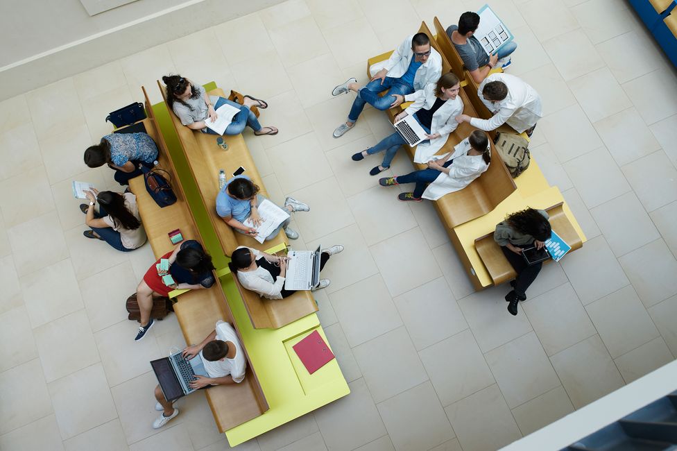 Lehre | Zahnklinik, Wartebereich | © MedUni Wien, Mark Glassner