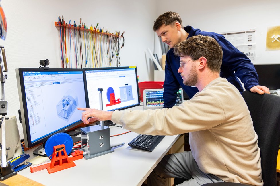 Entwicklung von mechanischen Bauteilen Entwicklung von mechanischen Bauteilen
