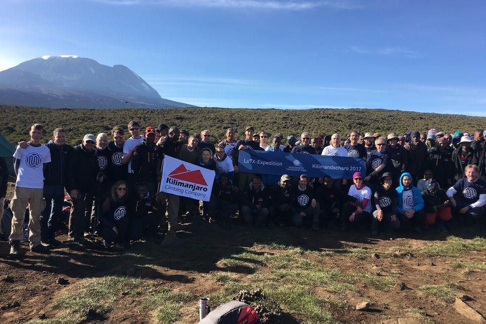 Die gesamte Gruppe vor dem Aufstieg