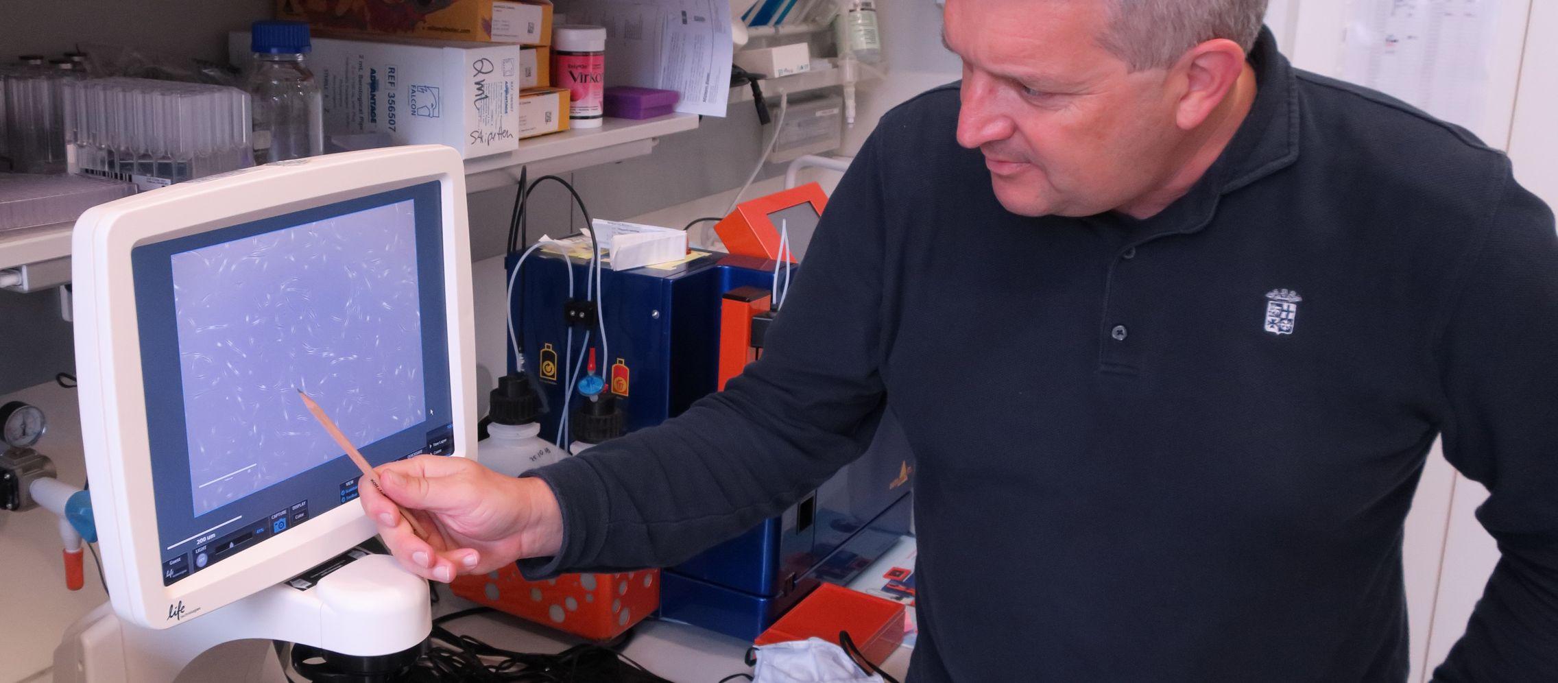 Florian Gruber points at a computer screen