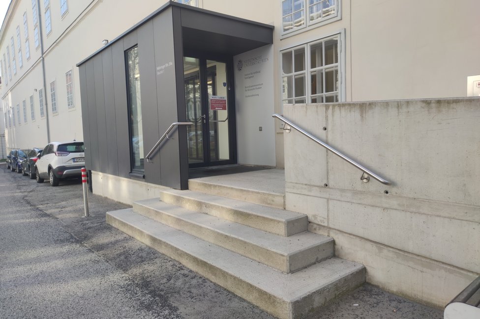 Eingangsbereich Studienabteilung - außen 2